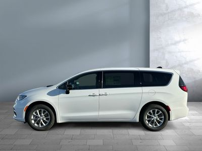 2026 Chrysler Pacifica — detail view