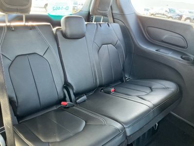 2026 Chrysler Pacifica — photo 9 view