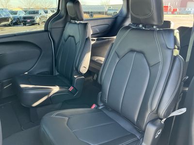 2026 Chrysler Pacifica — photo 10 view