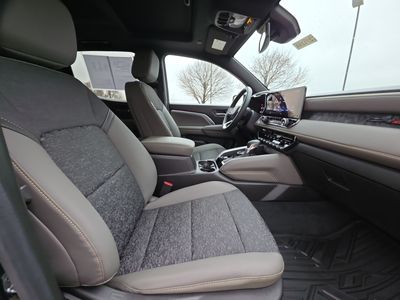 2024 Chevrolet Colorado — photo 14 view
