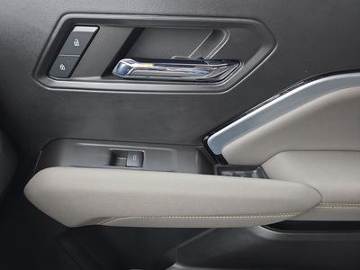2024 Chevrolet Colorado — photo 8 view