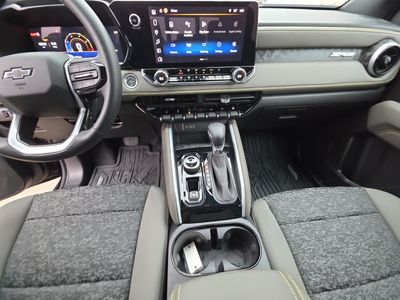 2024 Chevrolet Colorado — photo 10 view