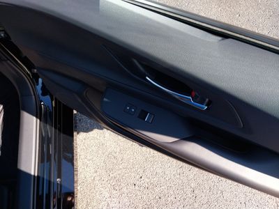 2026 Toyota Prius Plug-In Hybrid - Photo 7