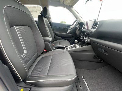 2025 Hyundai Venue — photo 11 view