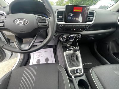 2025 Hyundai Venue — photo 15 view