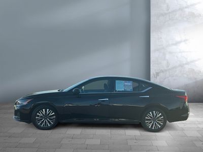 2023 Nissan Altima — detail view