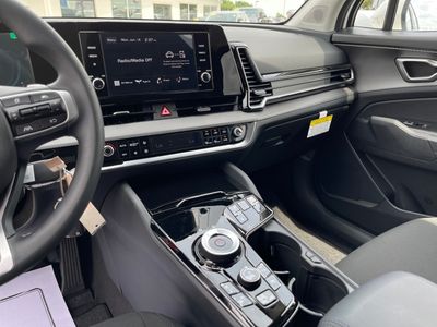 2025 Kia Sportage Hybrid - Photo 13