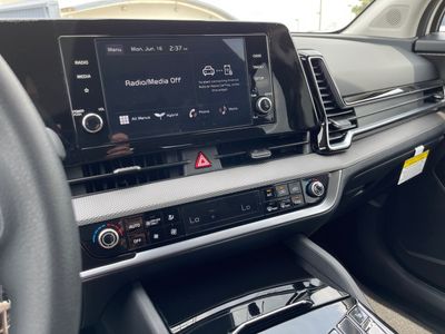 2025 Kia Sportage Hybrid - Photo 8