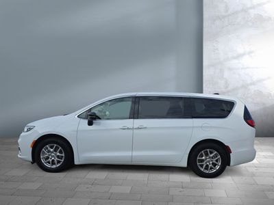 2024 Chrysler Pacifica — side profile view