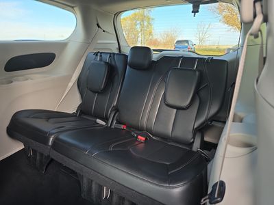 2024 Chrysler Pacifica — photo 11 view