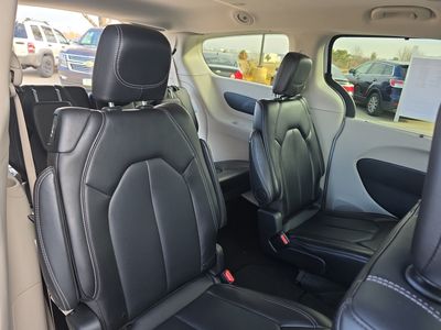 2024 Chrysler Pacifica — photo 7 view