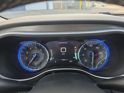 2024 Chrysler Pacifica — photo 9 view