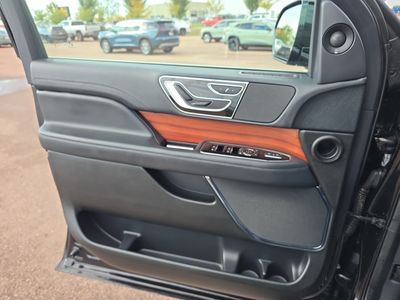 2024 Lincoln Navigator L — photo 10 view