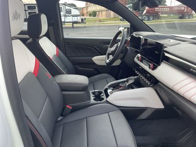 2024 GMC Canyon — photo 11 view