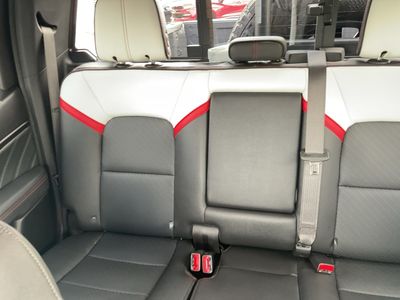 2024 GMC Canyon — photo 12 view