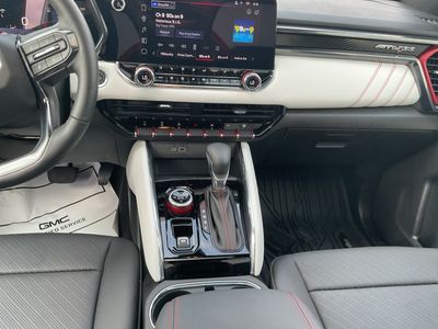 2024 GMC Canyon — photo 10 view