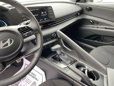 2025 Hyundai Elantra - Photo 13