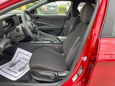 2025 Hyundai Elantra - Photo 8