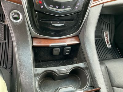 2018 Cadillac Escalade — photo 11 view