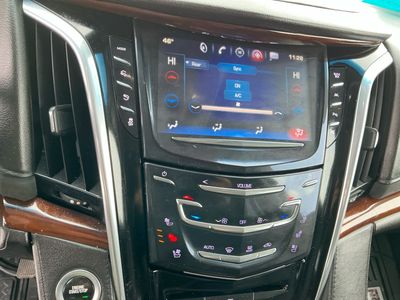 2018 Cadillac Escalade — photo 15 view