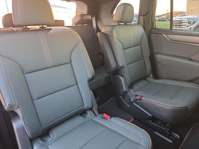 2026 GMC Acadia — photo 8 view