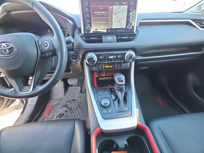 2020 Toyota RAV4 — photo 10 view