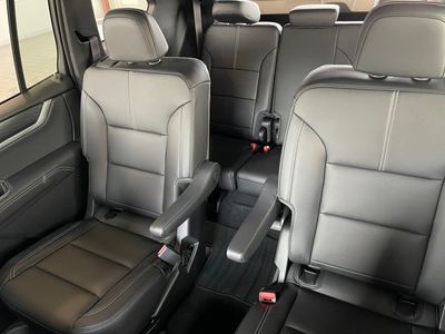 2025 GMC Acadia — photo 8 view