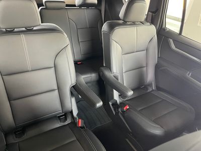 2025 GMC Acadia — photo 9 view