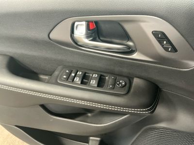 2026 Chrysler Pacifica — photo 8 view