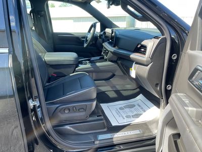 2025 Chevrolet Suburban — photo 13 view