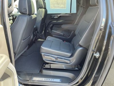 2025 Chevrolet Suburban — photo 14 view