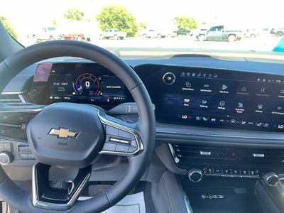 2025 Chevrolet Suburban — photo 15 view