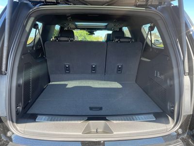 2025 Chevrolet Suburban — photo 7 view