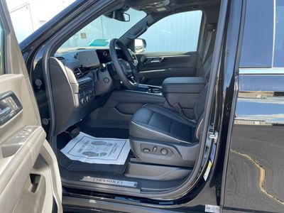 2025 Chevrolet Suburban — photo 9 view