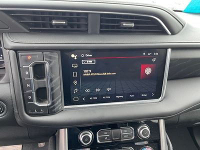 2023 GMC Yukon — photo 13 view
