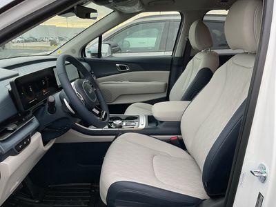 2026 Kia Carnival Hybrid — photo 9 view