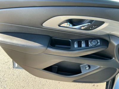 2023 Chevrolet Traverse — photo 9 view