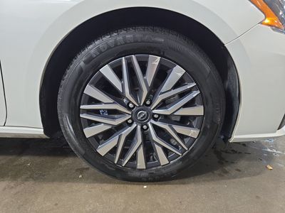 2023 Nissan Altima — photo 12 view