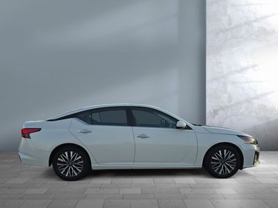 2023 Nissan Altima — detail view