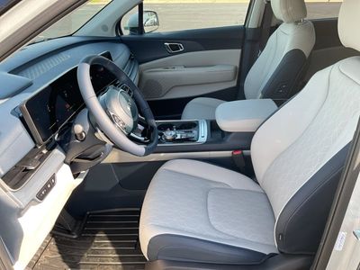 2026 Kia Carnival Hybrid — photo 9 view