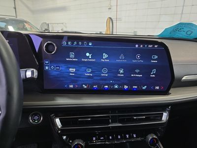 2025 Chevrolet Traverse - Photo 12