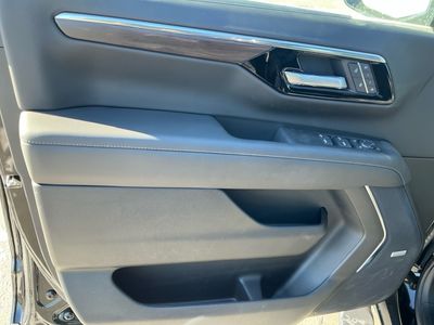 2026 Chevrolet Suburban — photo 12 view