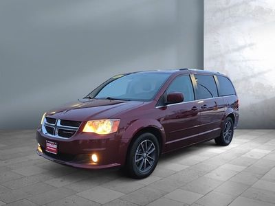 2017 Dodge Grand Caravan — front three-quarter view