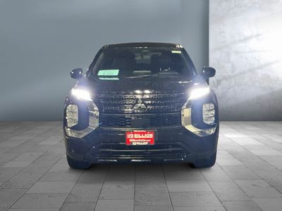 2023 Mitsubishi Outlander - Photo 2