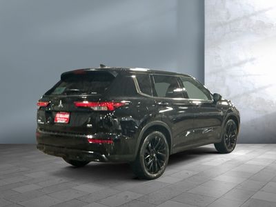 2023 Mitsubishi Outlander - Photo 3