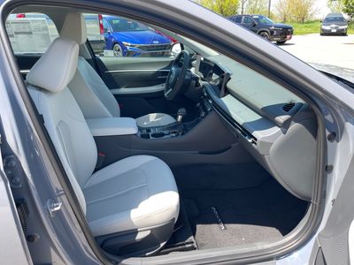 2025 Hyundai Sonata - Photo 11