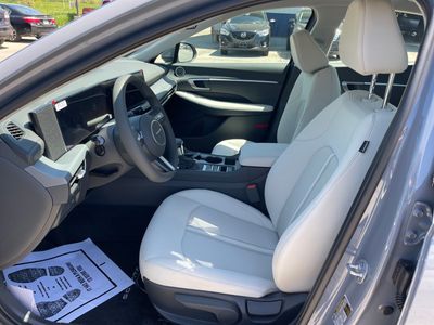 2025 Hyundai Sonata - Photo 10