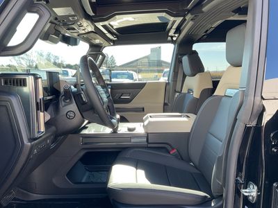 2026 GMC HUMMER EV SUV — photo 13 view