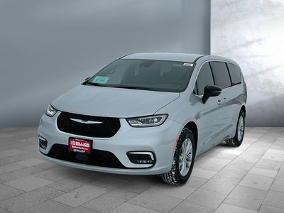 2026 Chrysler Pacifica — front three-quarter view