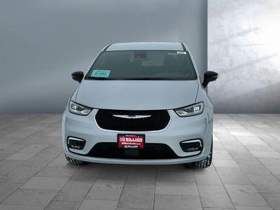 2026 Chrysler Pacifica — side profile view